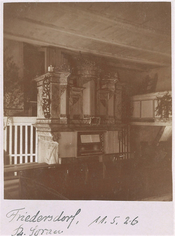 1926 - Orgel der Friedersdorfer Kirche, die Orgelpfeifen sind verdeckt, Quelle: Landesgeschichtliche Vereinigung für die Mark Brandenburg e.V., Archiv