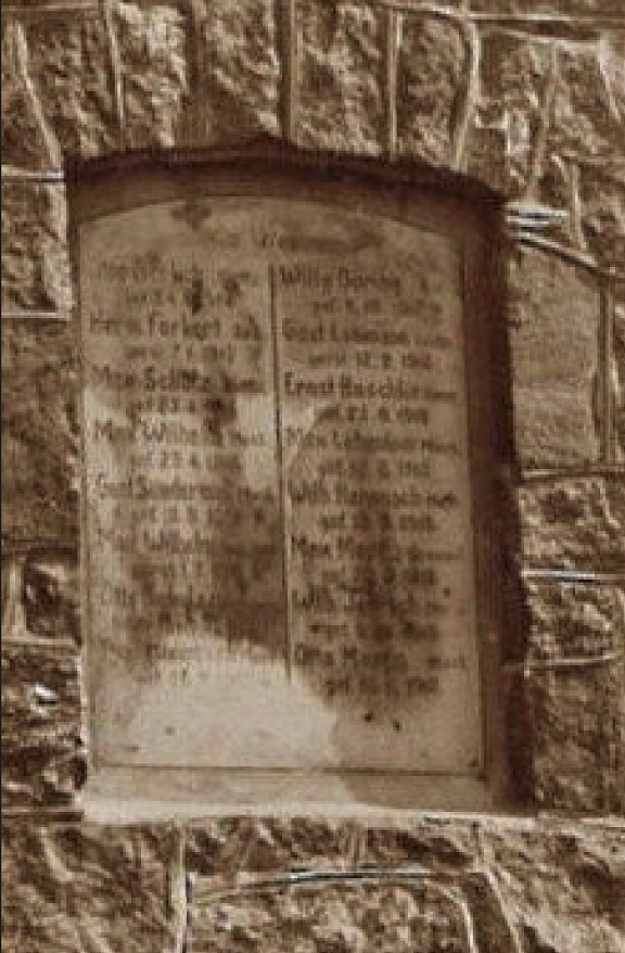 Denkmal ca. 1926, Tafel zum Gedenken der Gefallenen im I. Weltkrieg