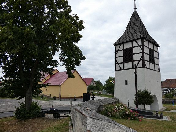 Kirchturm links Nr 10 Fritz Müller