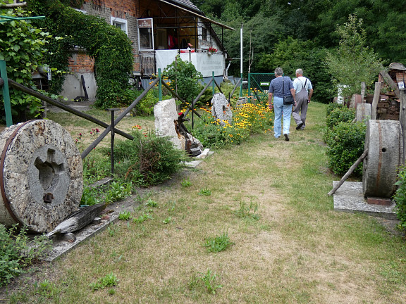 Museum Marian Motyl - alte Mühlsteine