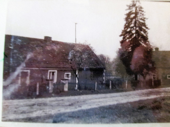 Haus 66 vorne links - Bruno Hänisch, Haus 65 hinten rechts Franz Hänisch