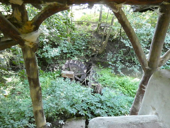 Mühlenrad bei der Chatka Henia, Aufnahme September 2023