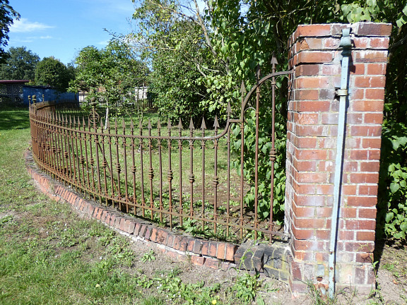 alter Zaun, stand vor dem Gutshaus