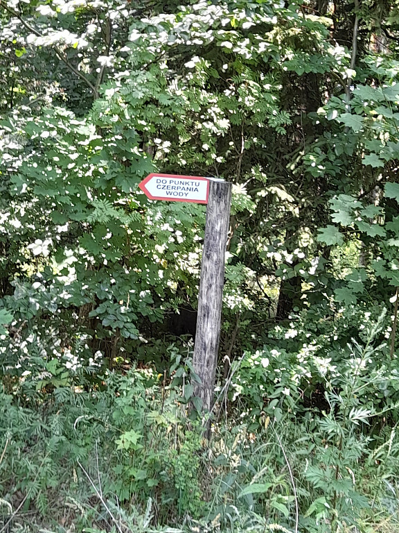 der Hinweis zu einer Wasserentnahmestelle